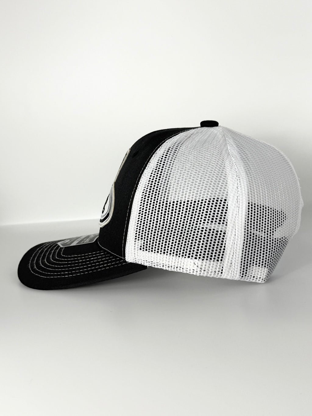 Mack Truck Vintage Bulldog Trucker Mesh Snapback Cap Black/White